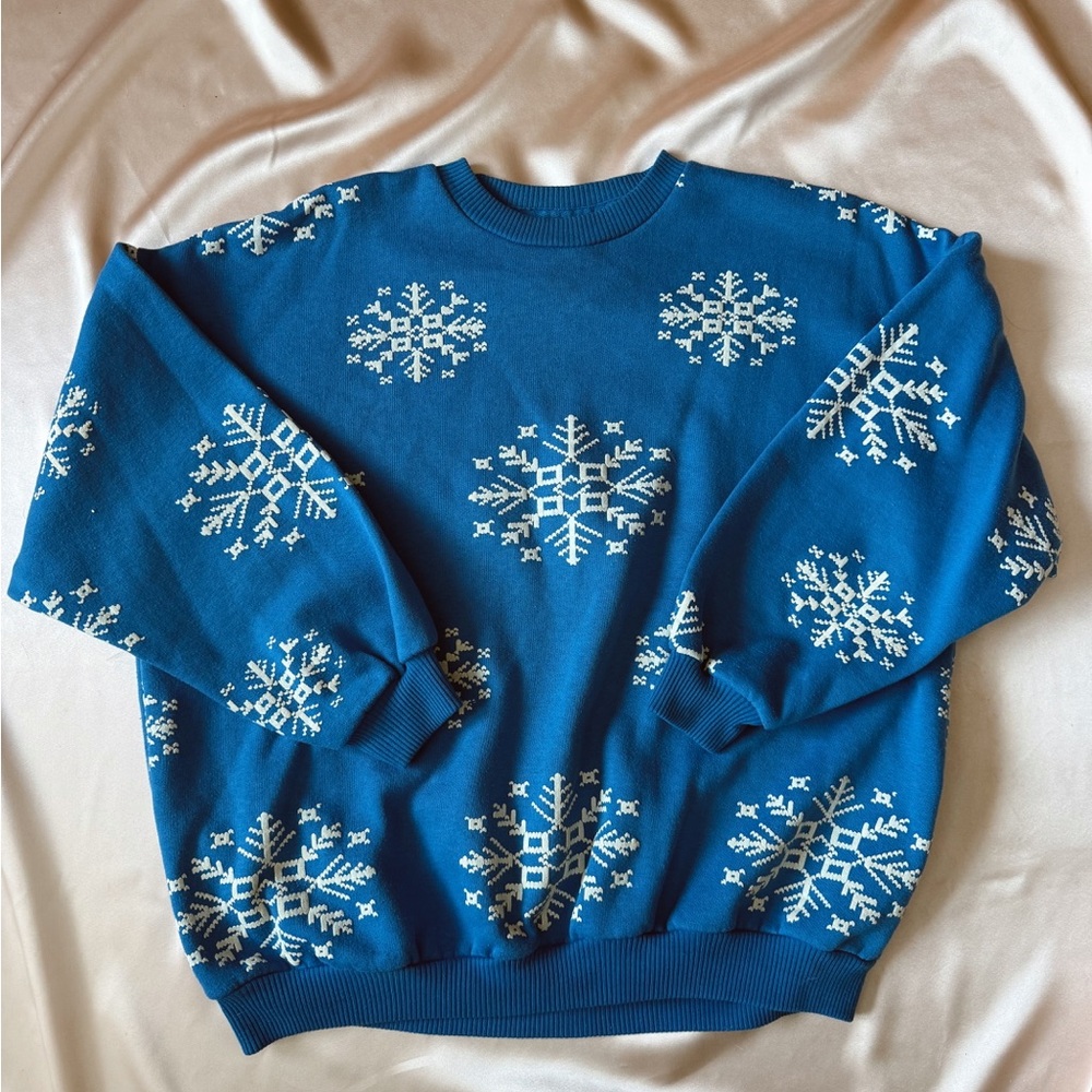Vintage Snowflake Motif Sweatshirt | Lady Foot Locker | Ugly Christmas Sweater